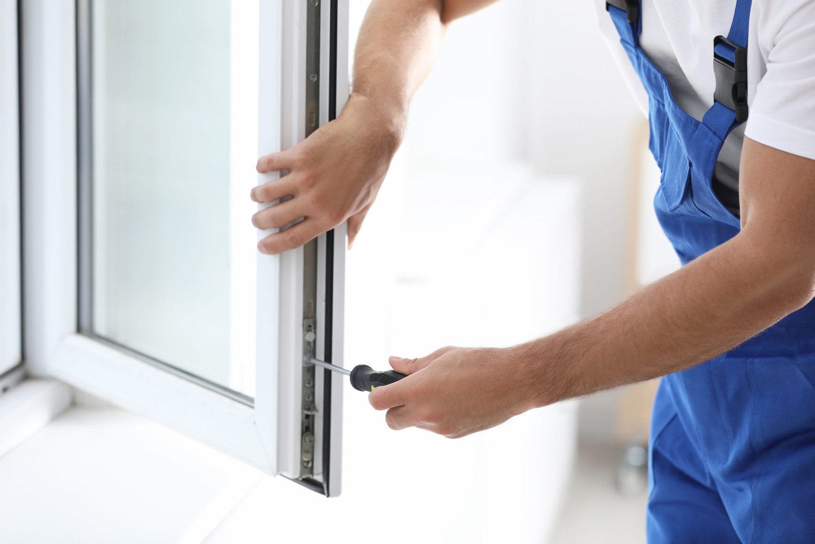 Glass repair and replacement services in Dubai UAE